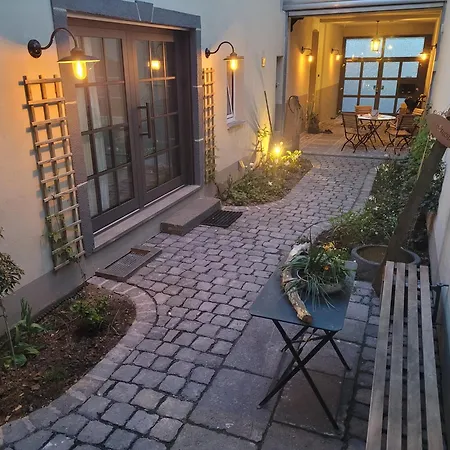 Mayener Jung Mit Schoenem Innenhof Διαμέρισμα *