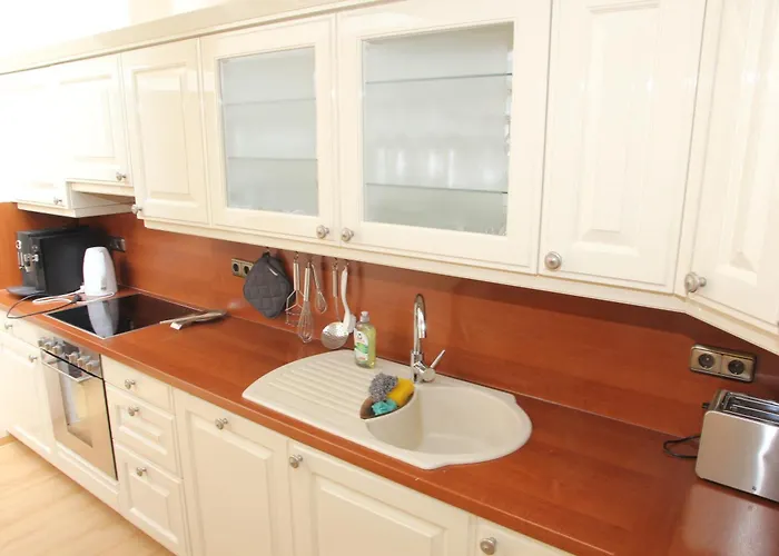 Mayener Jung Mit Schoenem Innenhof 公寓